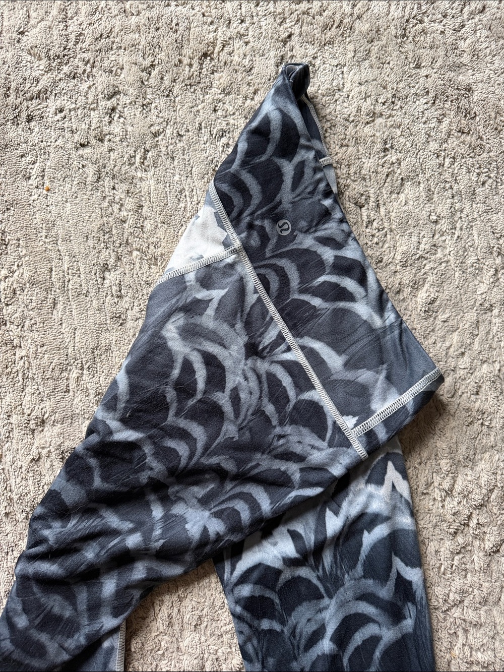 Lululemon Wunder Under Cropped Leggings - size 6